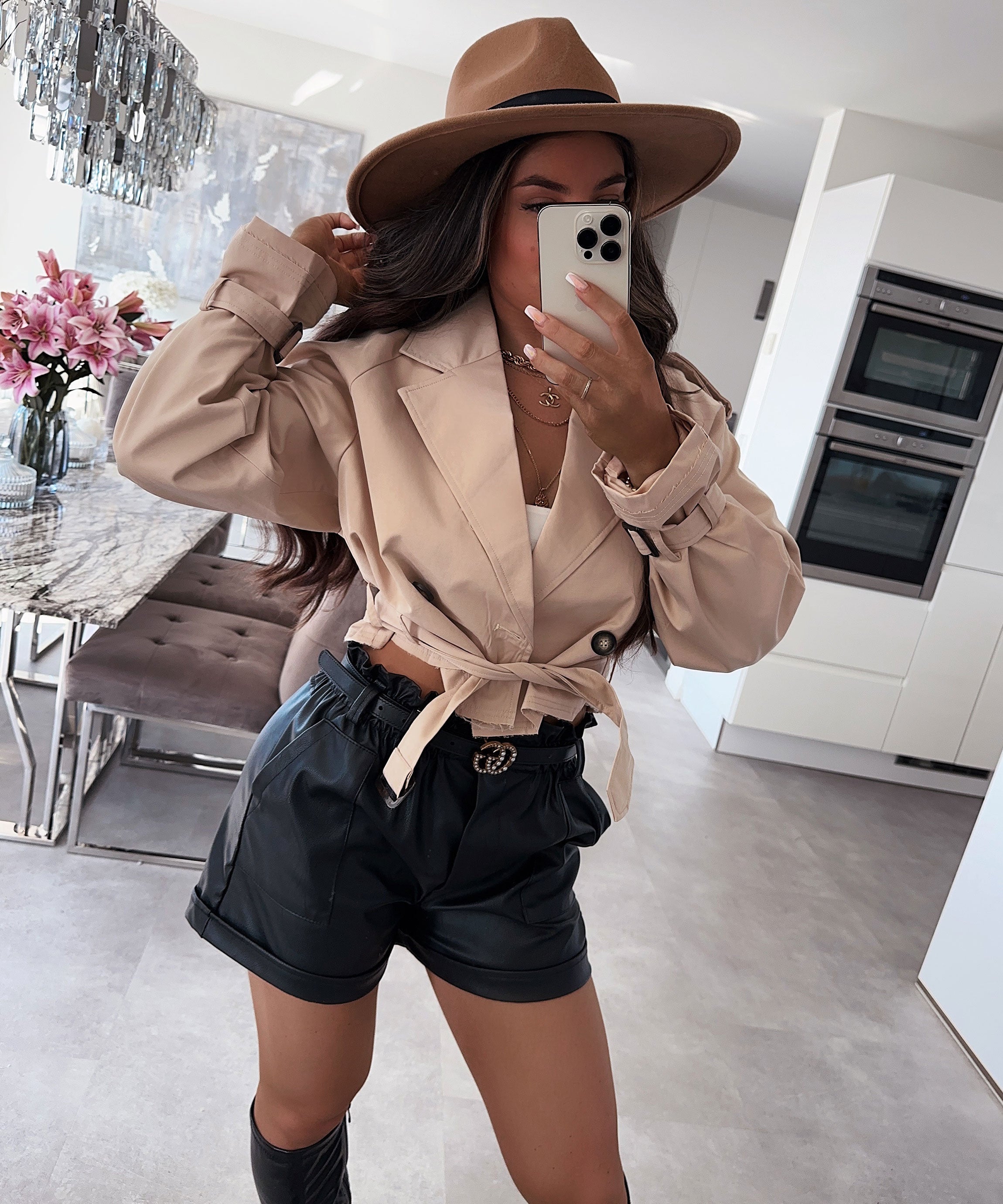 LuxeLeather™️ – Eleganta lädershorts för en stilfull look!